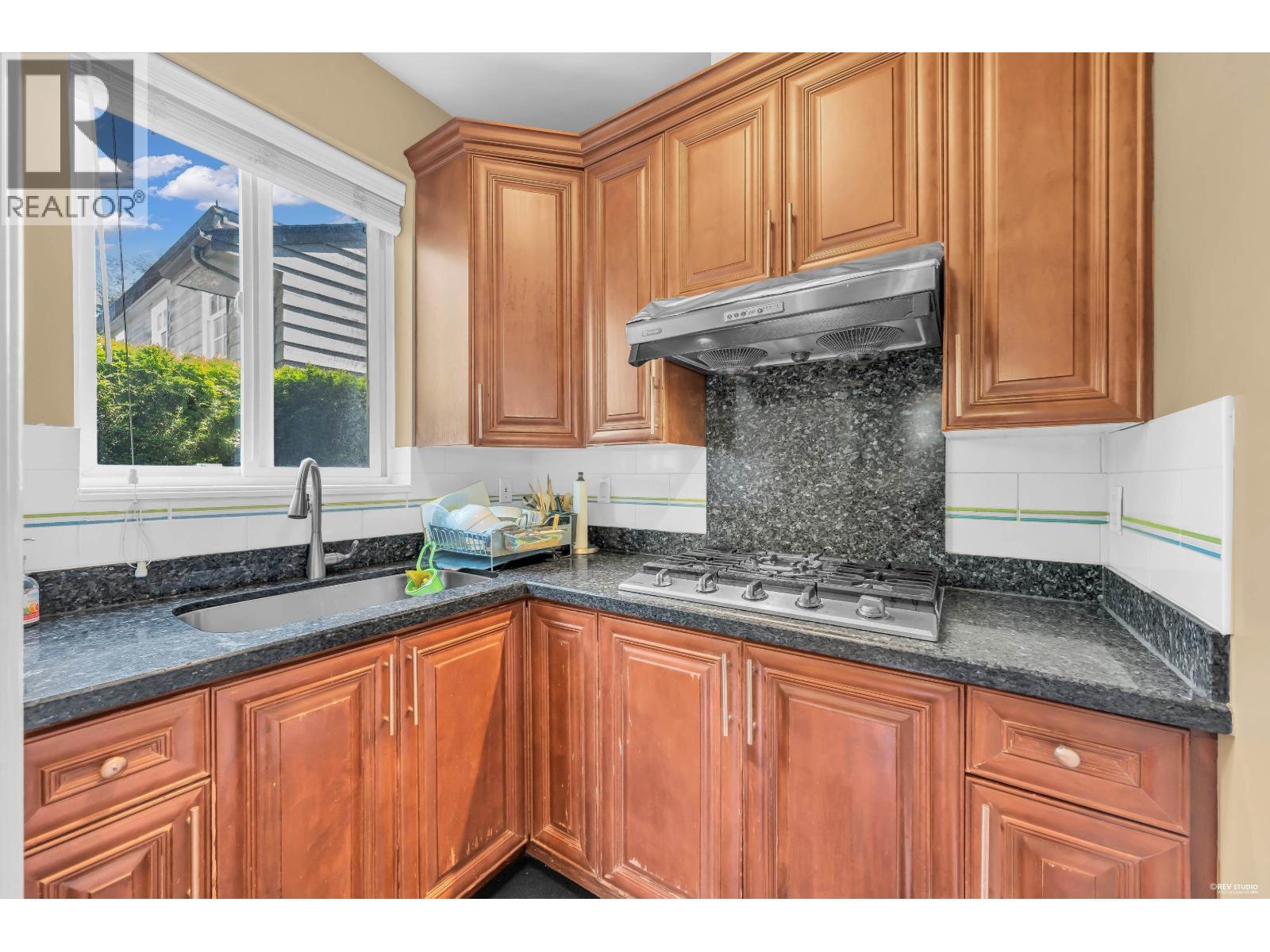 717 Shaw Avenue, Coquitlam, British Columbia  V3K 2R7 - Photo 16 - R3138754