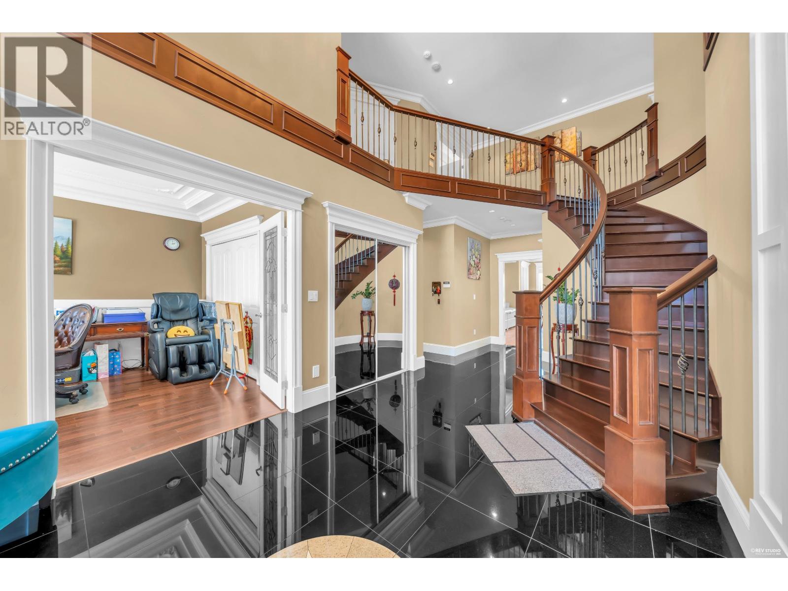 717 Shaw Avenue, Coquitlam, British Columbia  V3K 2R7 - Photo 3 - R3138754