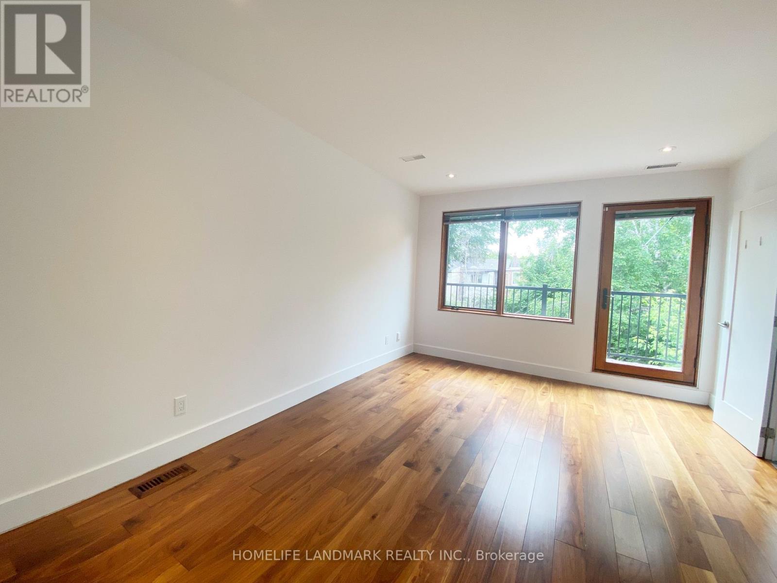 32 Elmer Avenue, Toronto, Ontario  M4L 3R7 - Photo 10 - E13477156