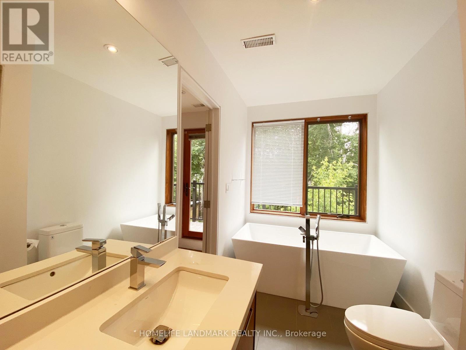 32 Elmer Avenue, Toronto, Ontario  M4L 3R7 - Photo 12 - E13477156