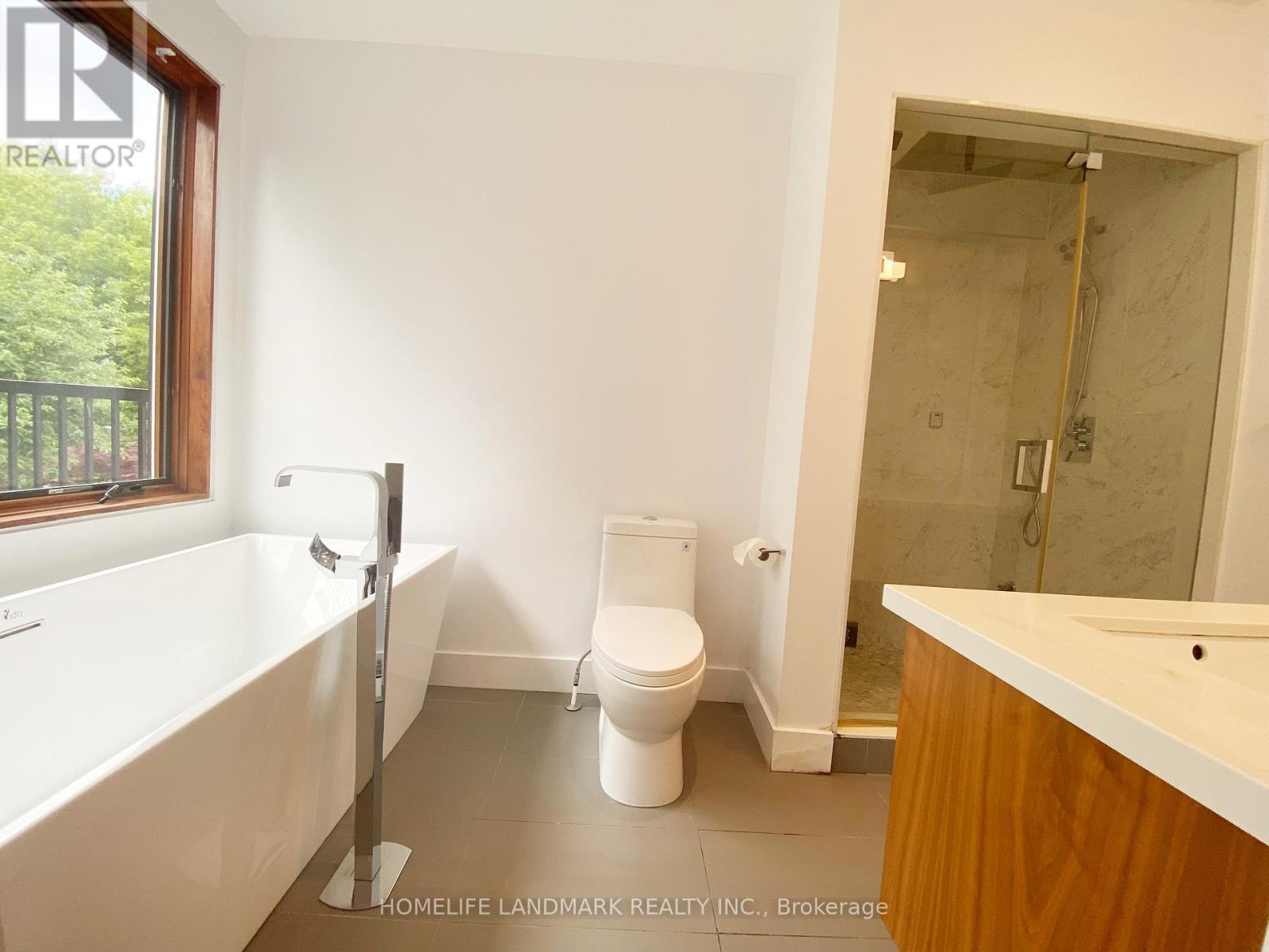 32 Elmer Avenue, Toronto, Ontario  M4L 3R7 - Photo 15 - E13477156