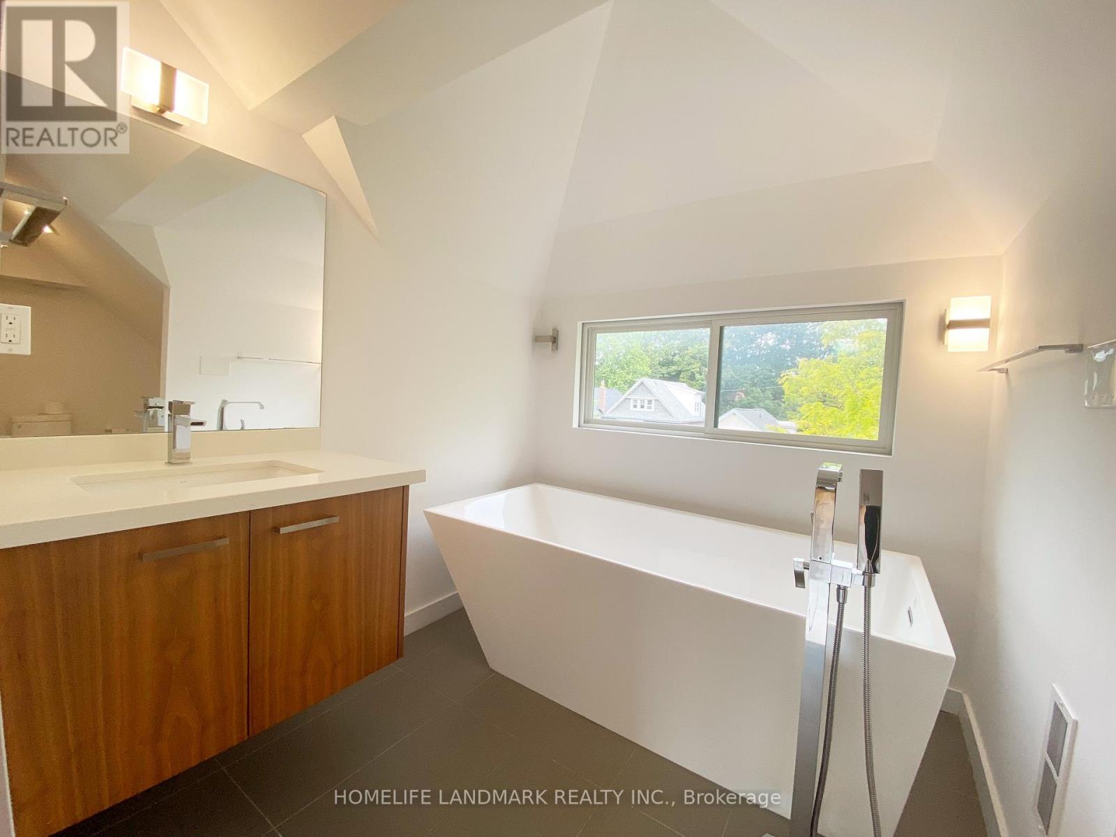 32 Elmer Avenue, Toronto, Ontario  M4L 3R7 - Photo 25 - E13477156