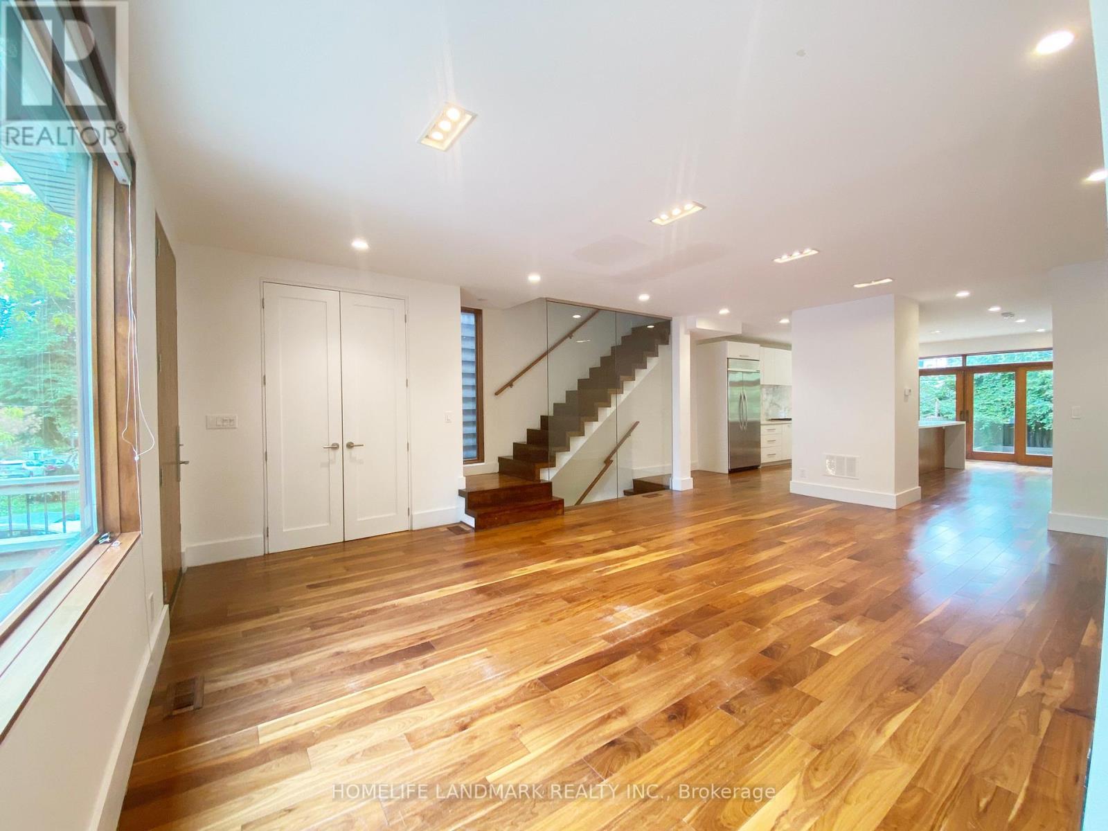 32 Elmer Avenue, Toronto, Ontario  M4L 3R7 - Photo 3 - E13477156