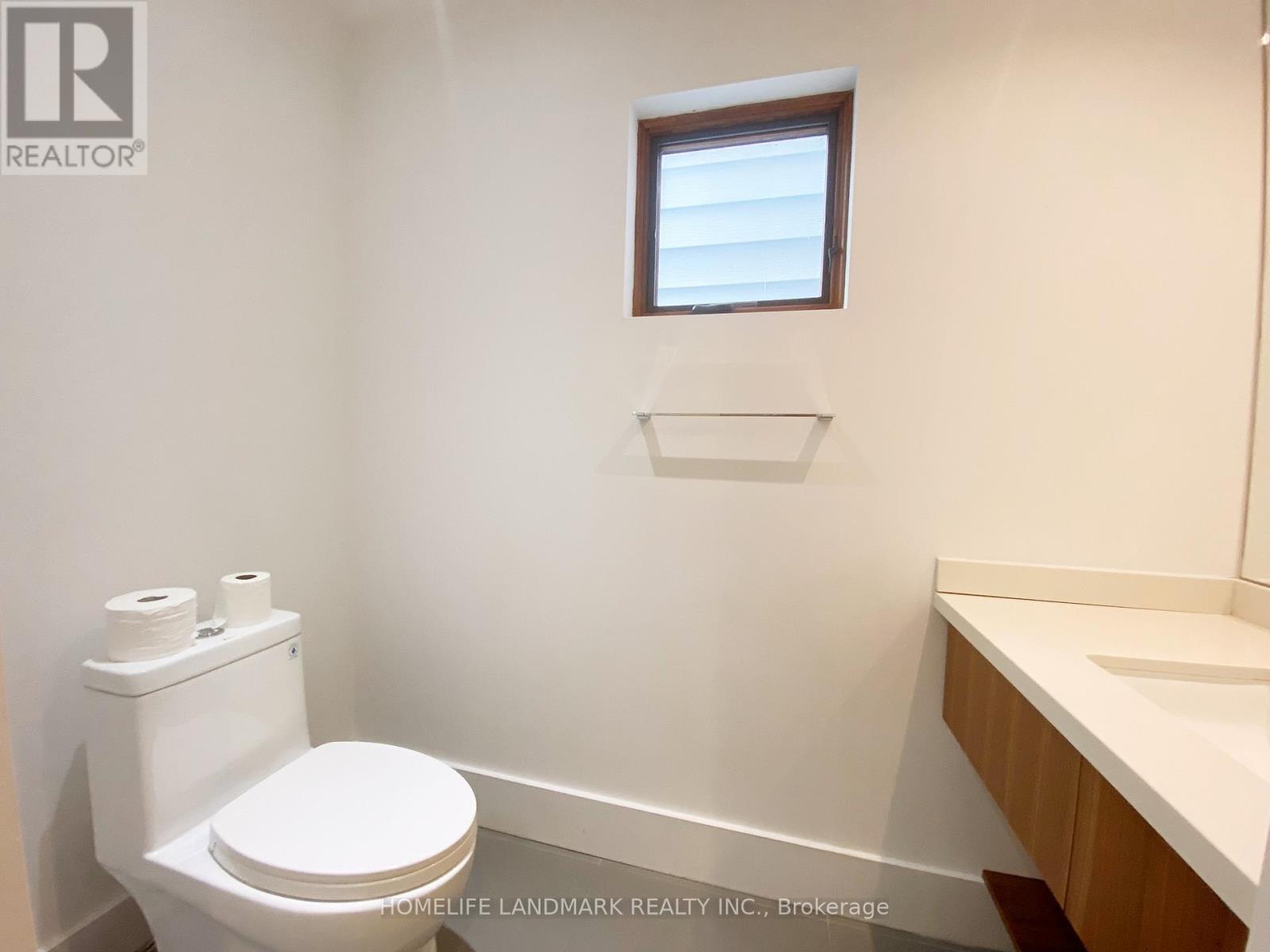32 Elmer Avenue, Toronto, Ontario  M4L 3R7 - Photo 8 - E13477156