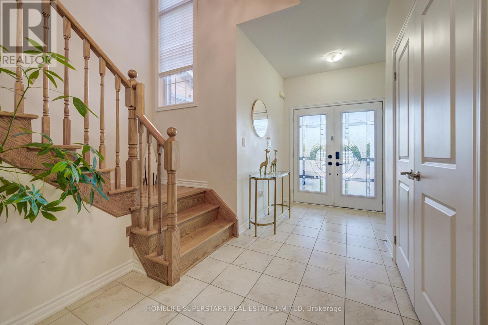 27 Upperview Place, Whitby, Ontario  L1R 0N4 - Photo 4 - E13477188