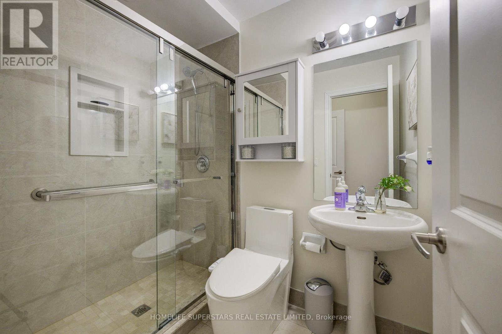 27 Upperview Place, Whitby, Ontario  L1R 0N4 - Photo 6 - E13477188