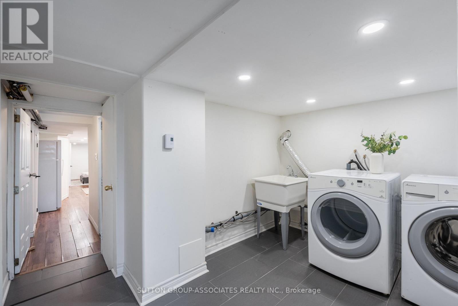 Bsmt - 10 Innes Avenue, Toronto, Ontario  M6E 1M8 - Photo 8 - W13477180