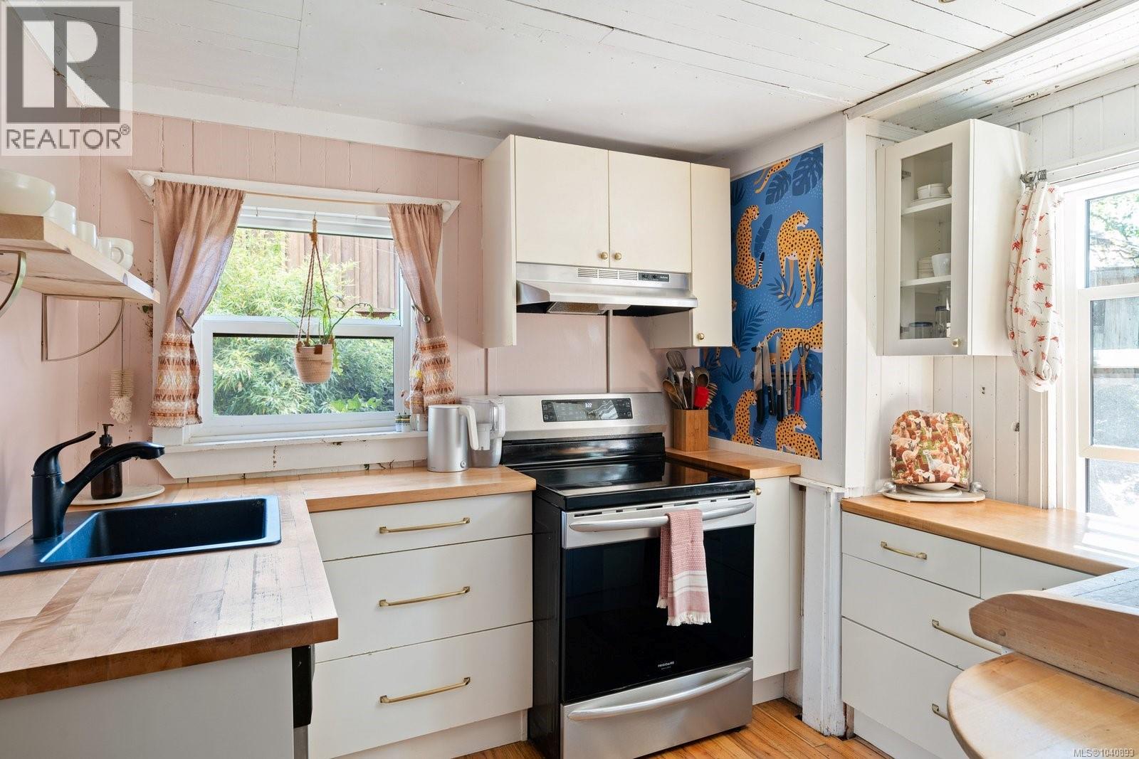 10301 West Saanich Rd, North Saanich, British Columbia  V8L 5T8 - Photo 15 - 1040893