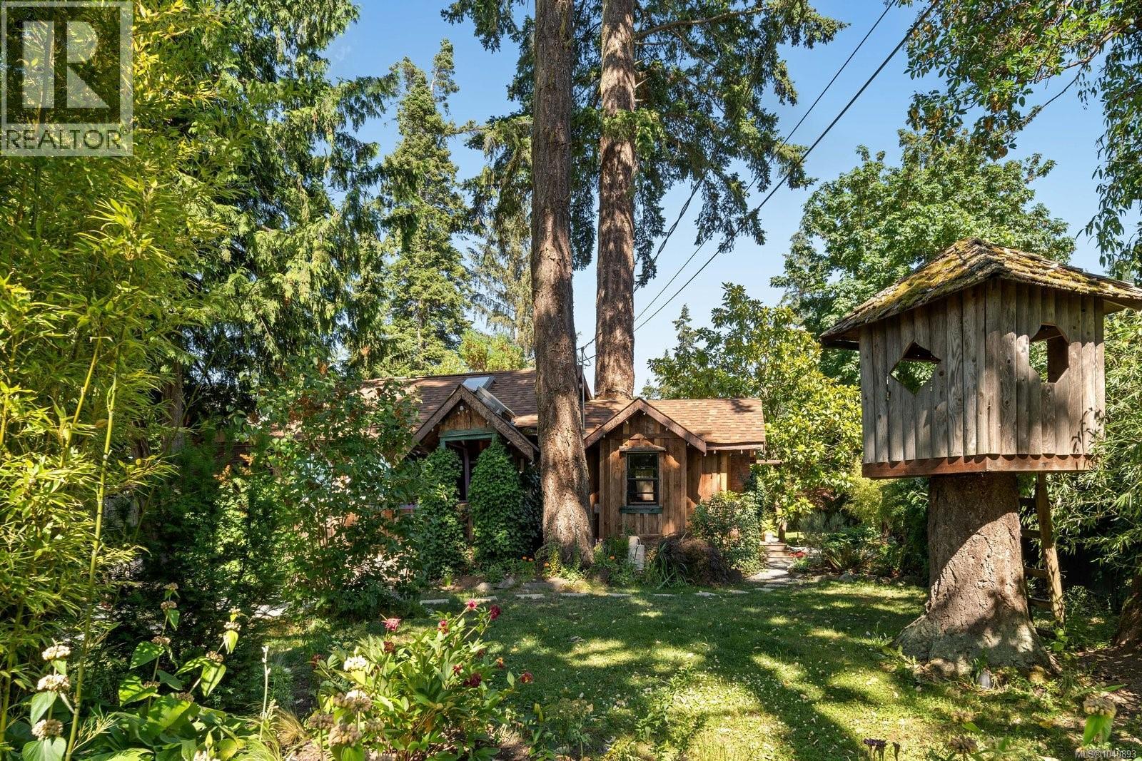 10301 West Saanich Rd, North Saanich, British Columbia  V8L 5T8 - Photo 2 - 1040893