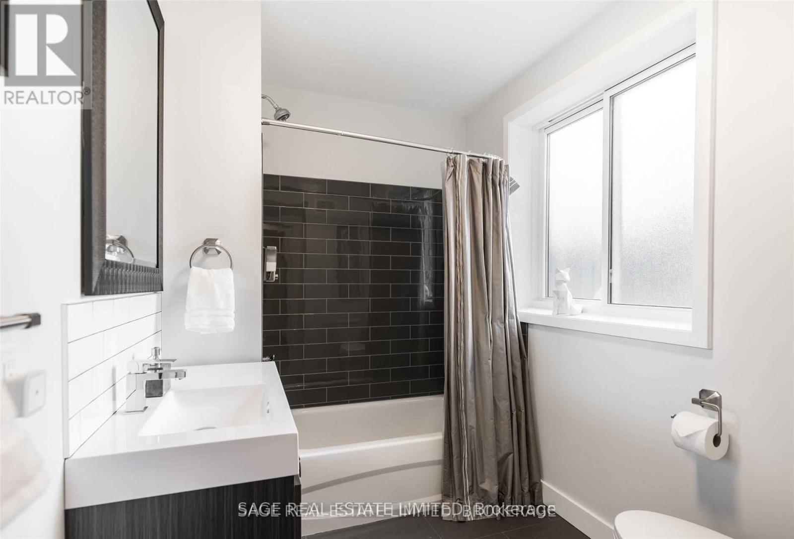 247 Lisgar Street, Toronto, Ontario M6J 3G8 - Photo 9 - C13477224