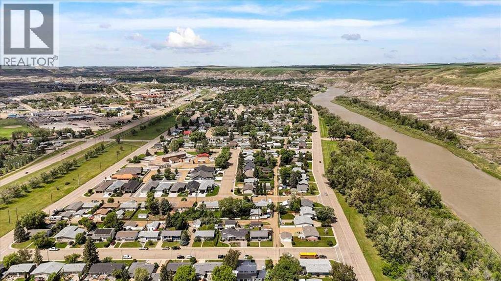 401 15 Street E, Drumheller, Alberta  T0J 0Y5 - Photo 2 - A2323015