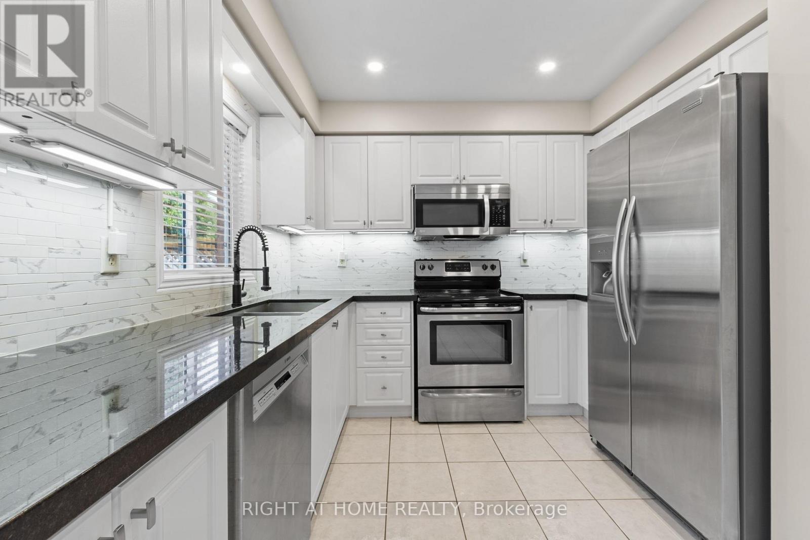 1811 Creek Way, Burlington, Ontario  L7L 6R1 - Photo 11 - W13477236