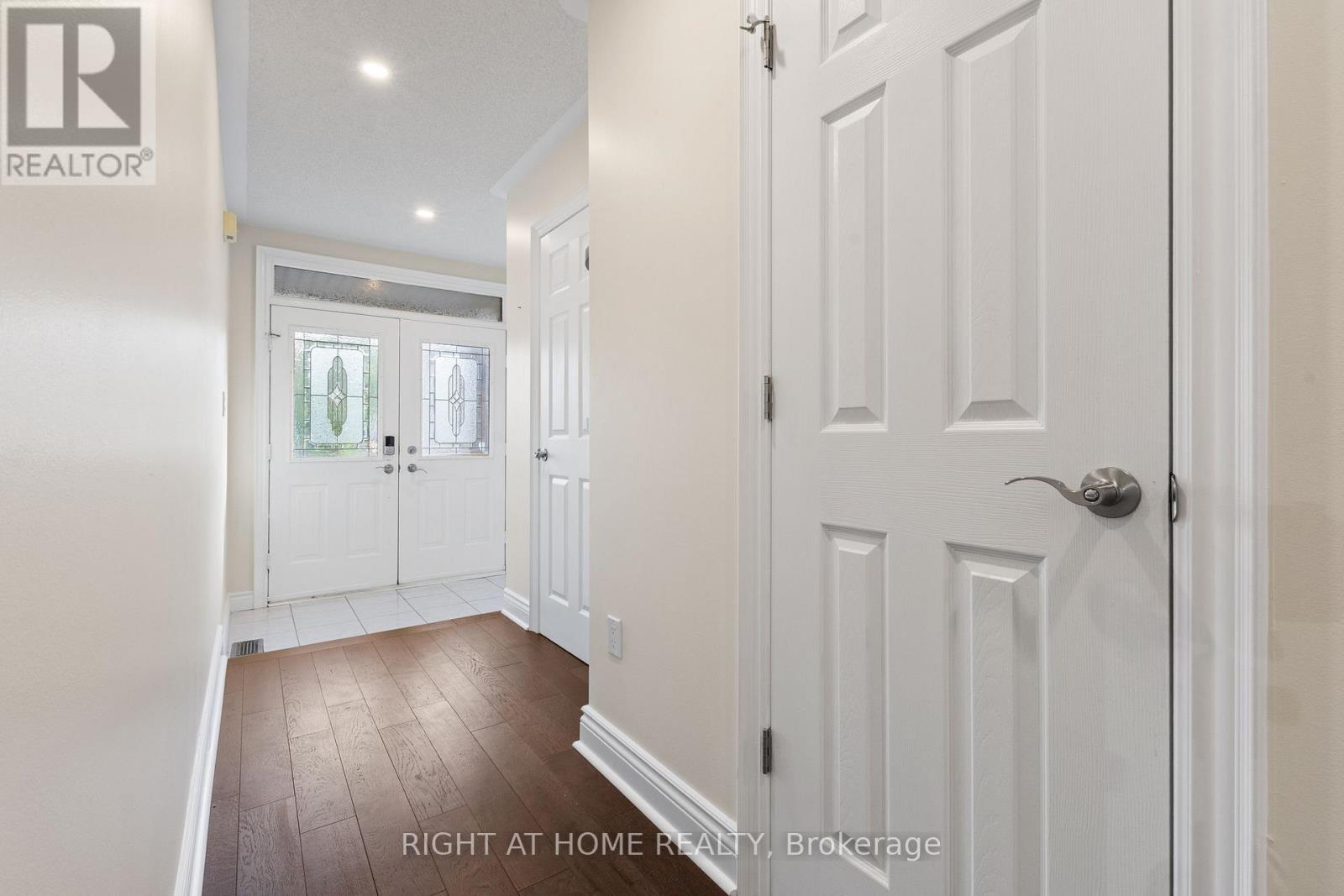 1811 Creek Way, Burlington, Ontario  L7L 6R1 - Photo 16 - W13477236