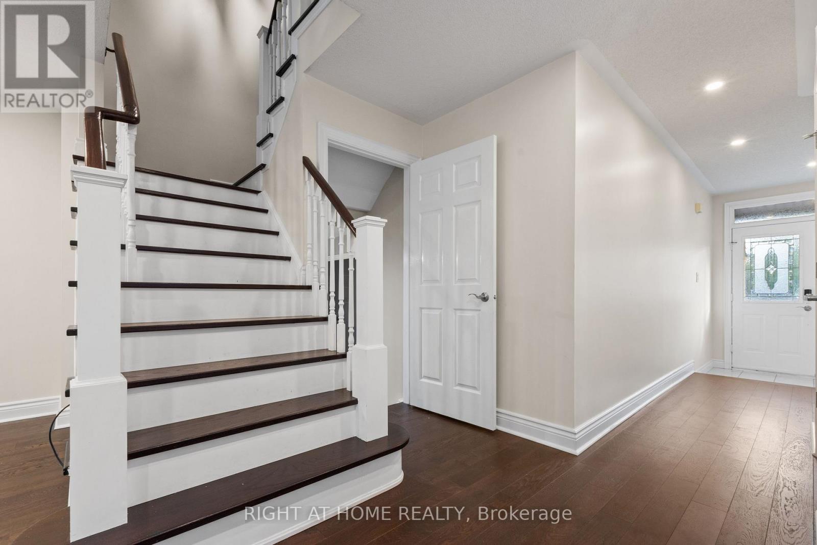 1811 Creek Way, Burlington, Ontario  L7L 6R1 - Photo 19 - W13477236