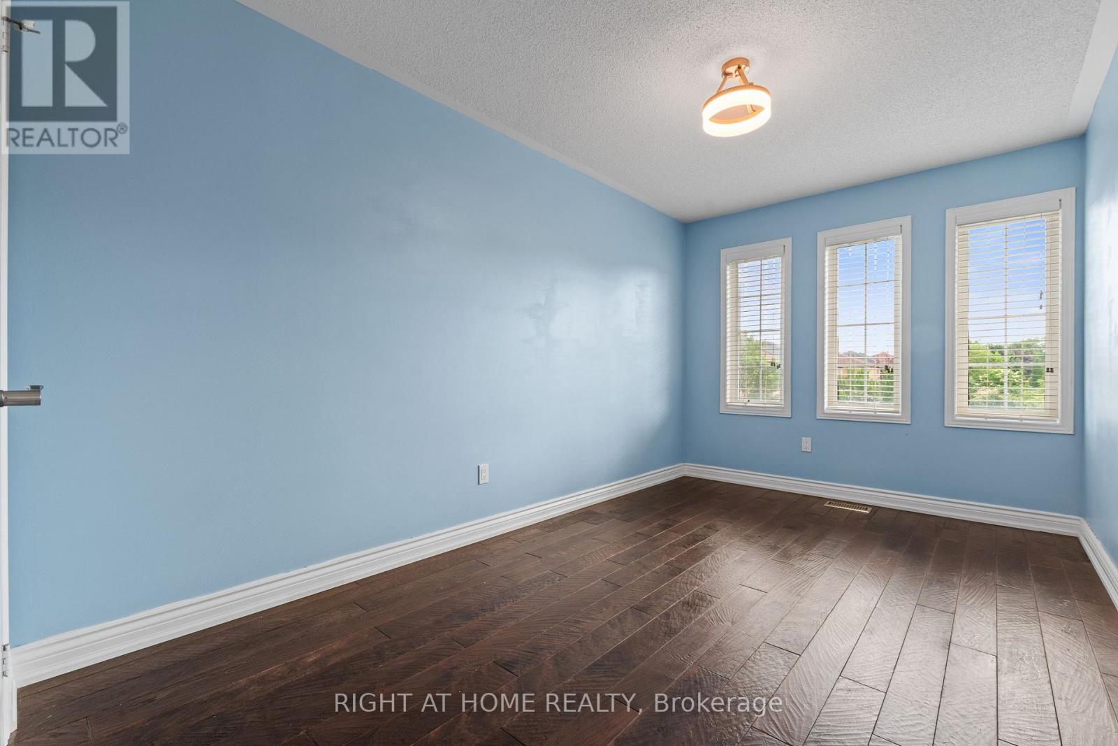1811 Creek Way, Burlington, Ontario  L7L 6R1 - Photo 21 - W13477236