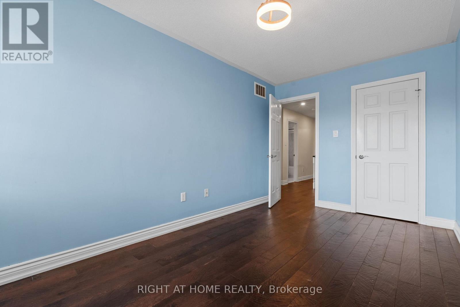 1811 Creek Way, Burlington, Ontario  L7L 6R1 - Photo 22 - W13477236