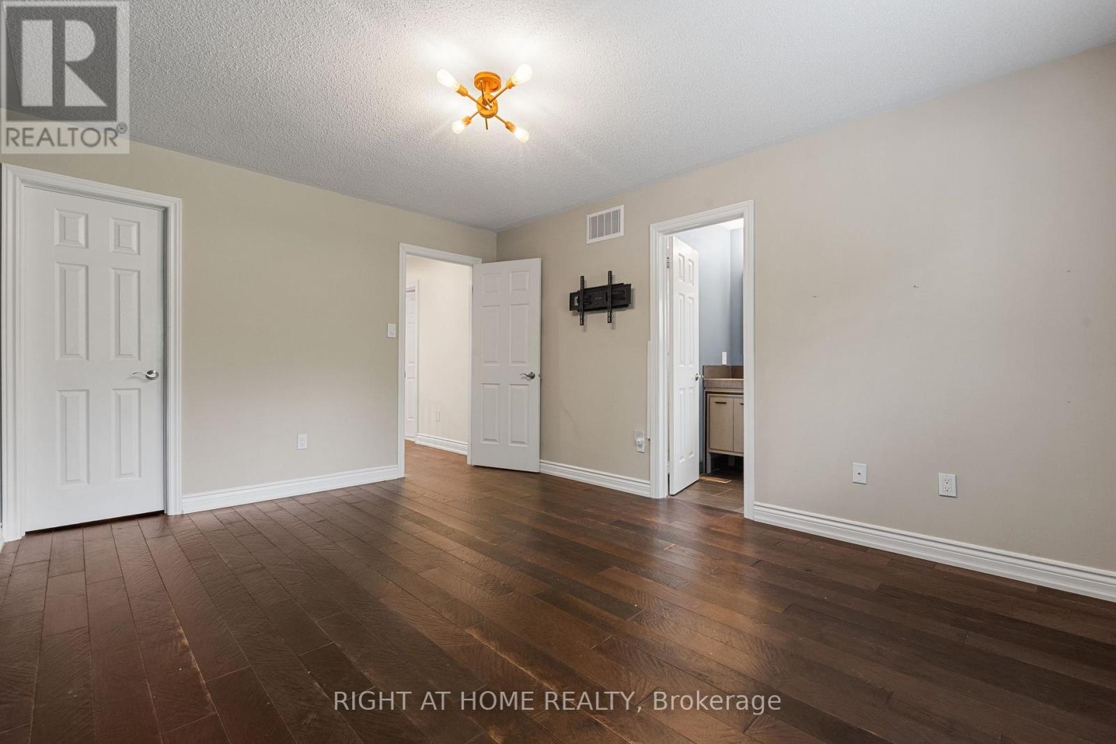 1811 Creek Way, Burlington, Ontario  L7L 6R1 - Photo 28 - W13477236