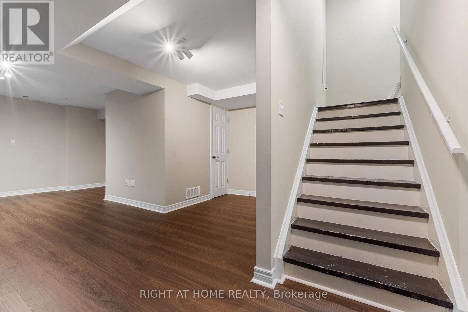 1811 Creek Way, Burlington, Ontario  L7L 6R1 - Photo 36 - W13477236
