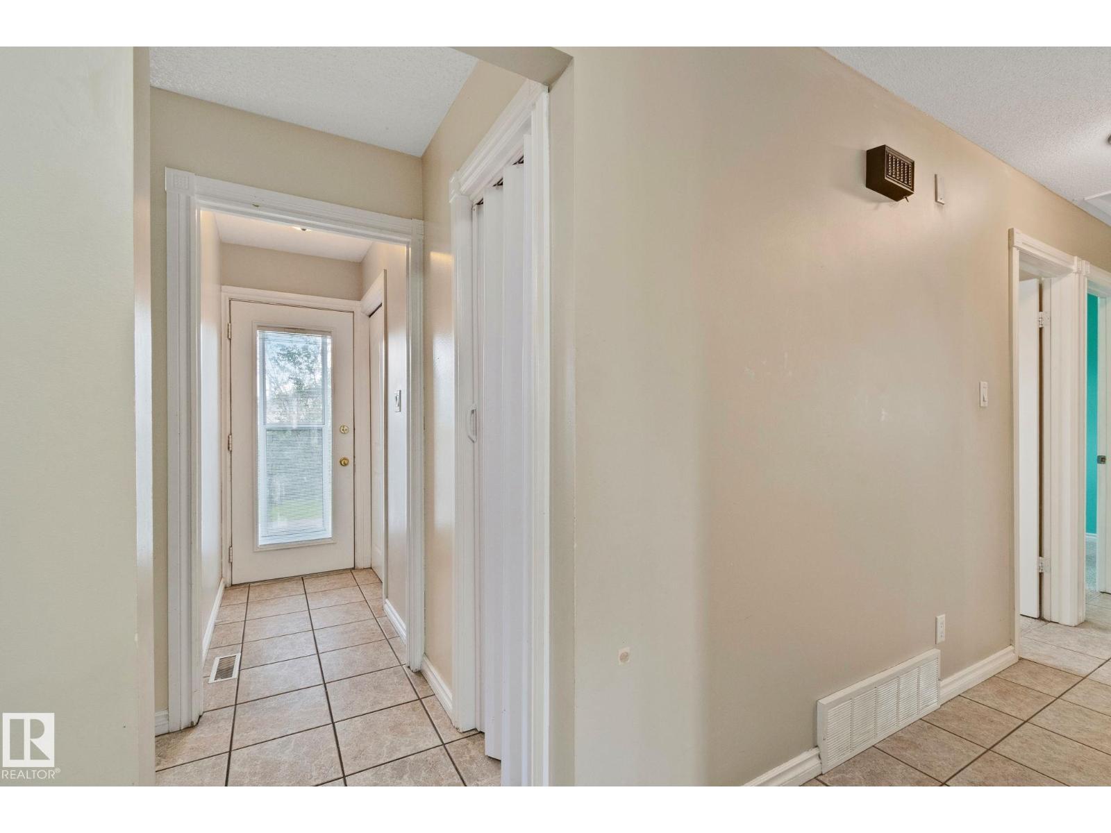 18605 86a Av NW, Edmonton, Alberta  T5T 1J5 - Photo 3 - E4494796