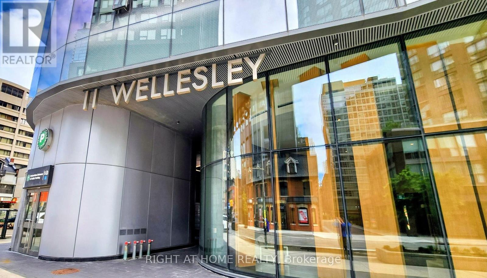 4301 - 11 WELLESLEY STREET W, Toronto, Ontario