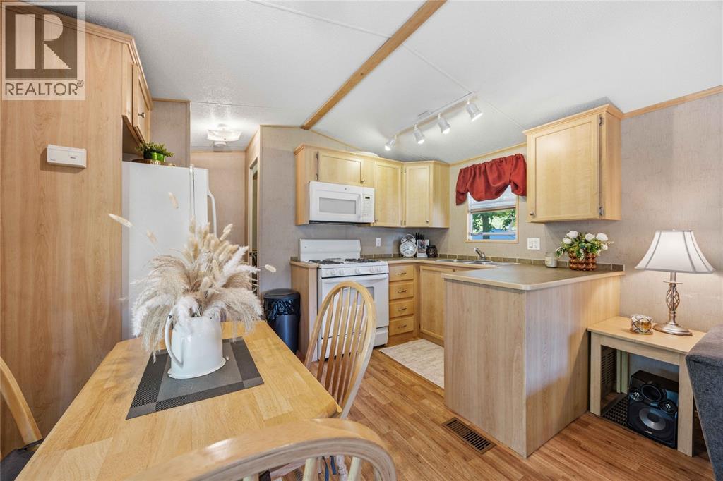 9338 Ipperwash Road West Unit# #B14, Lambton Shores photo 12