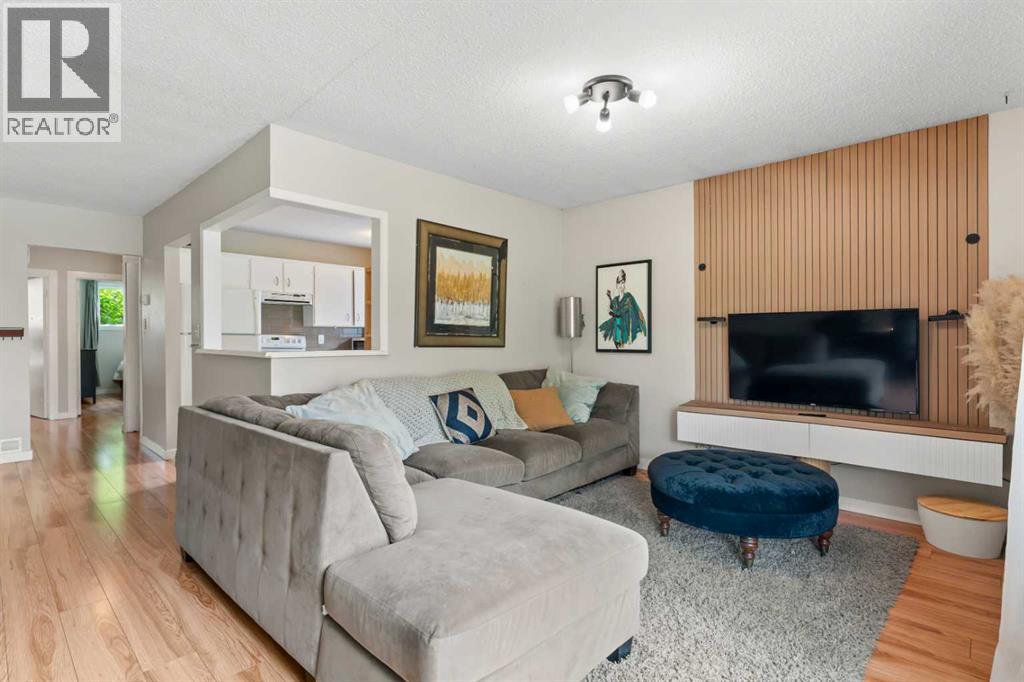2530 16a Street Nw, Calgary, Alberta  T2M 3R4 - Photo 3 - A2319550