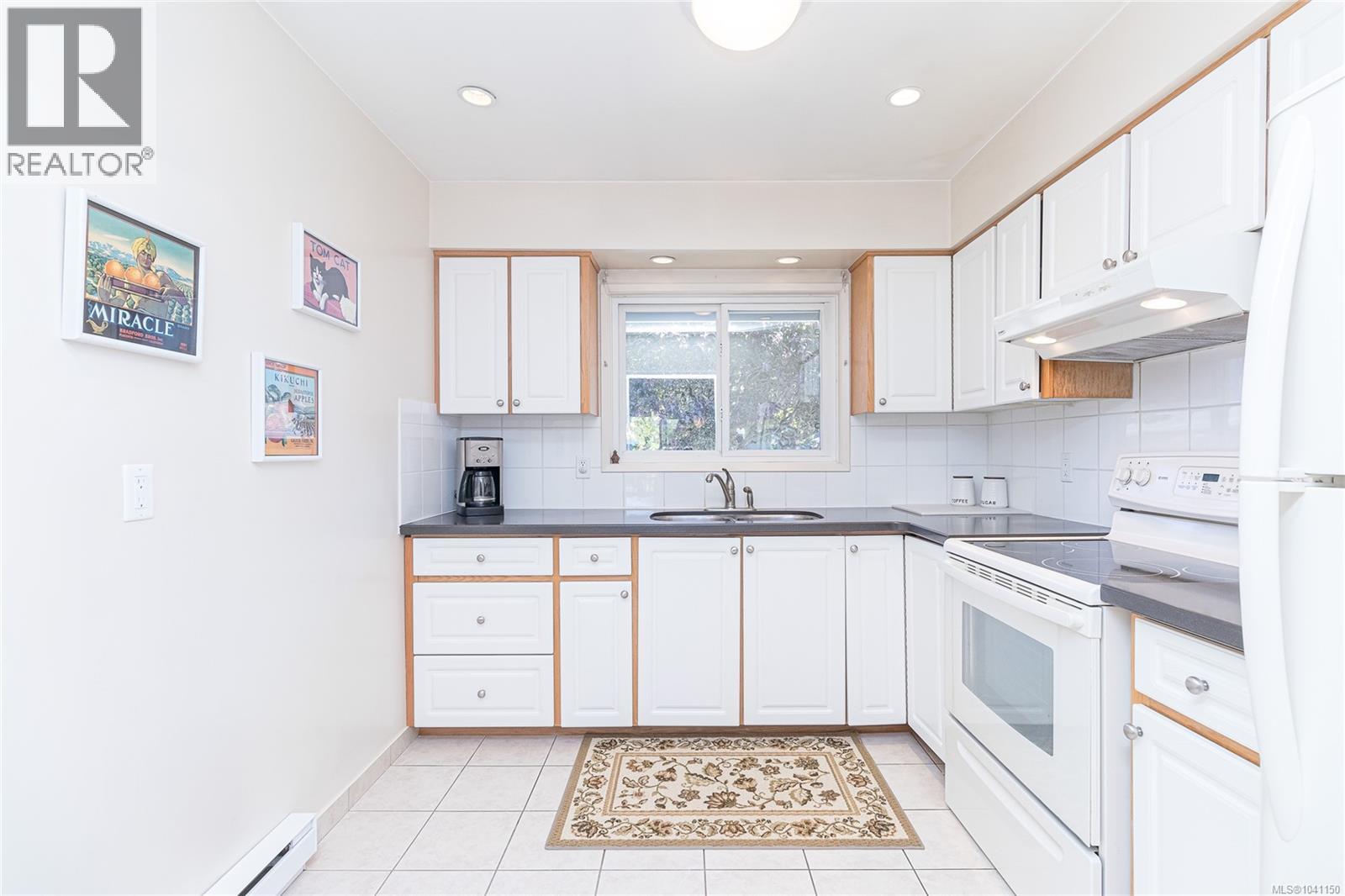 1 4391 Torquay Dr, Saanich, British Columbia V8N 3L3 - Photo 10 - 1041150