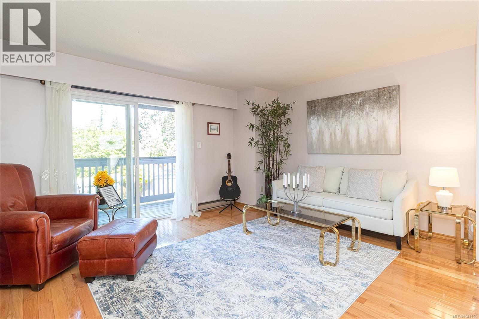 1 4391 Torquay Dr, Saanich, British Columbia V8N 3L3 - Photo 4 - 1041150