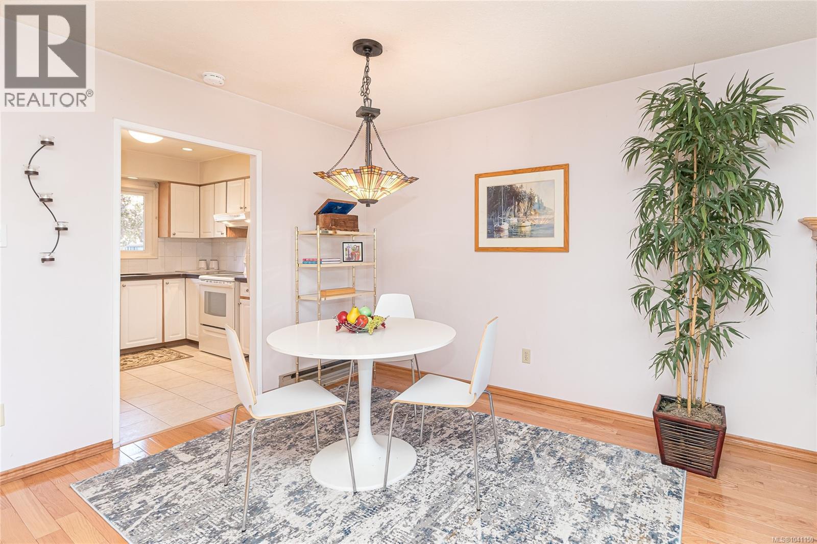1 4391 Torquay Dr, Saanich, British Columbia V8N 3L3 - Photo 9 - 1041150