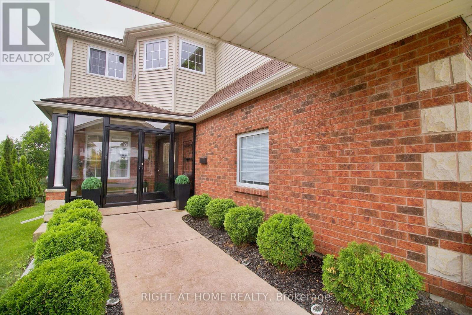 253 Schneller Drive, Wilmot, Ontario  N3A 2K9 - Photo 3 - X13477324