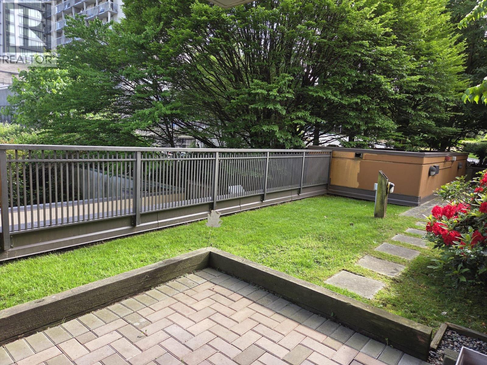 304 511 ROCHESTER AVENUE, Coquitlam, British Columbia