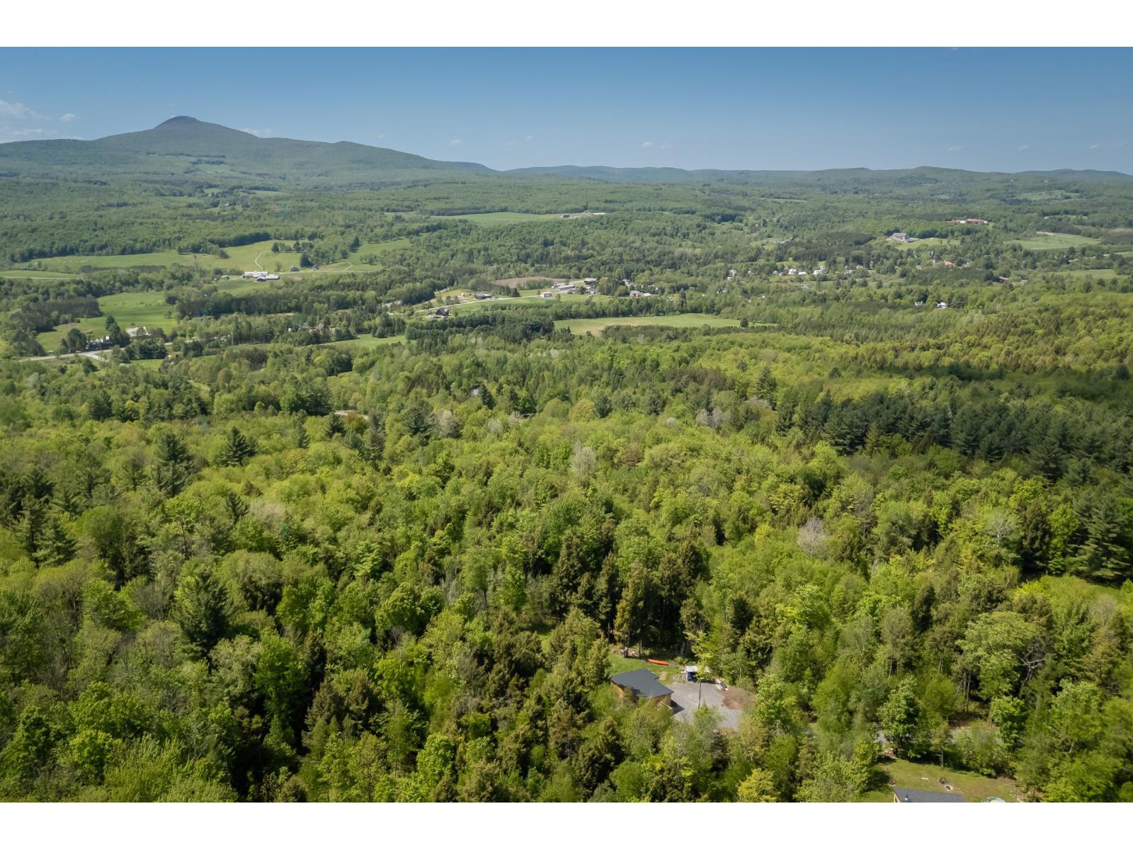 356 Ch. des Sources Abercorn Quebec Canada J0E1B0 5