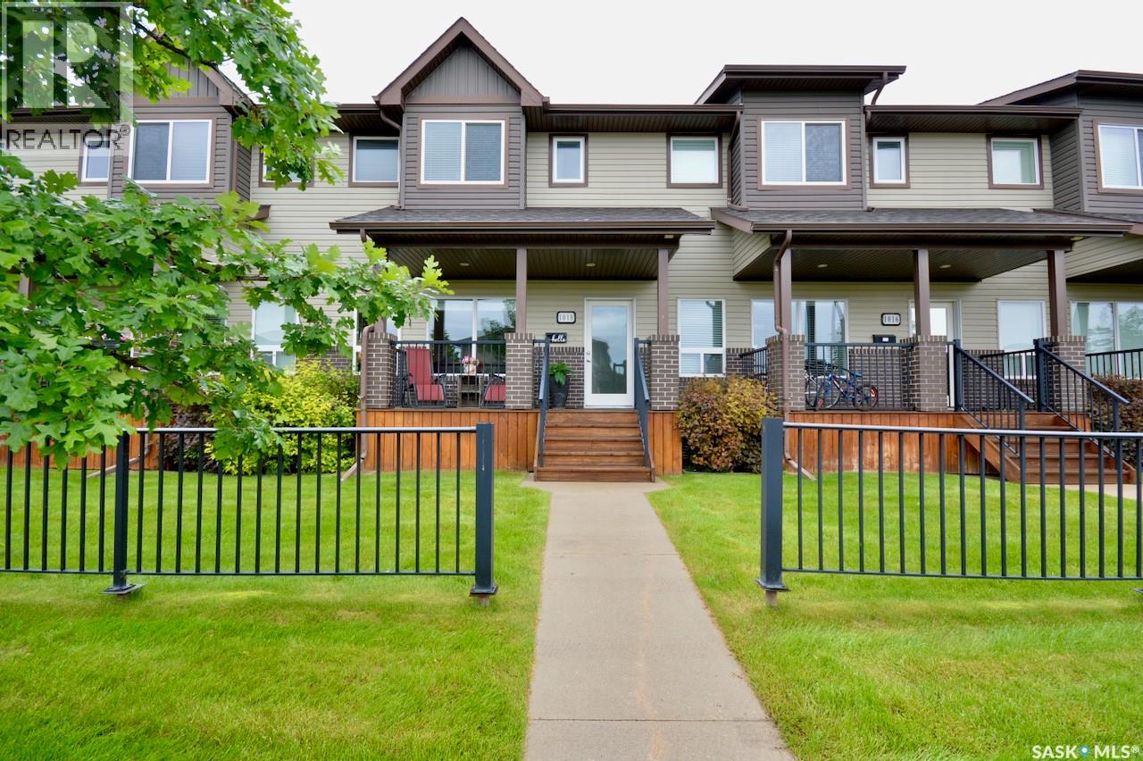 1018 Willowgrove Crescent, Saskatoon, Saskatchewan  S7W 0H7 - Photo 2 - SK039941