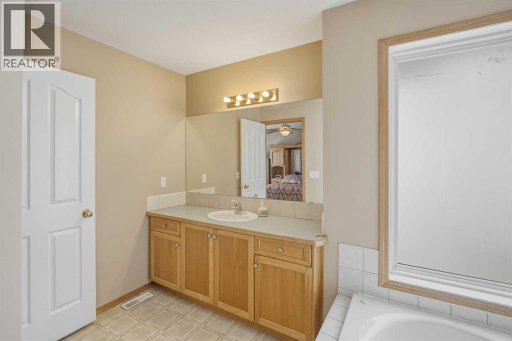 88 Willowbrook Crescent Nw, Airdrie, Alberta  T4B 2S4 - Photo 20 - A2322874