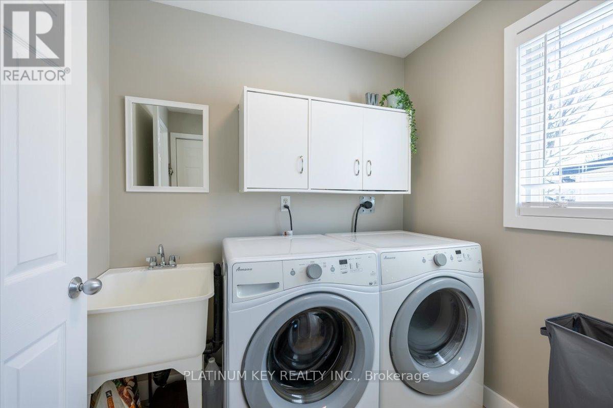 205 Symes Street, Southwest Middlesex, Ontario  N0L 1M0 - Photo 13 - X13477452