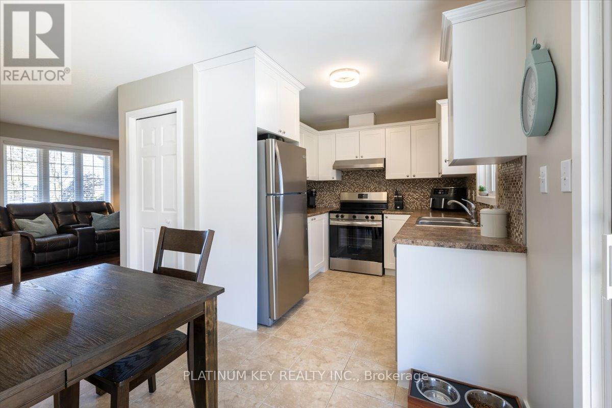 205 Symes Street, Southwest Middlesex, Ontario  N0L 1M0 - Photo 7 - X13477452