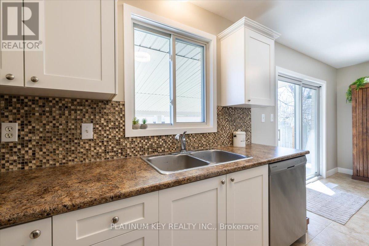 205 Symes Street, Southwest Middlesex, Ontario  N0L 1M0 - Photo 8 - X13477452