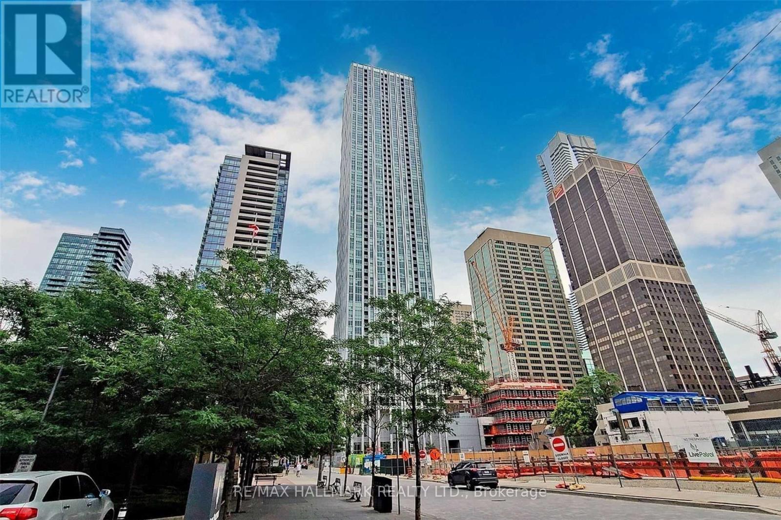 2411 - 1 YORKVILLE AVENUE, Toronto, Ontario
