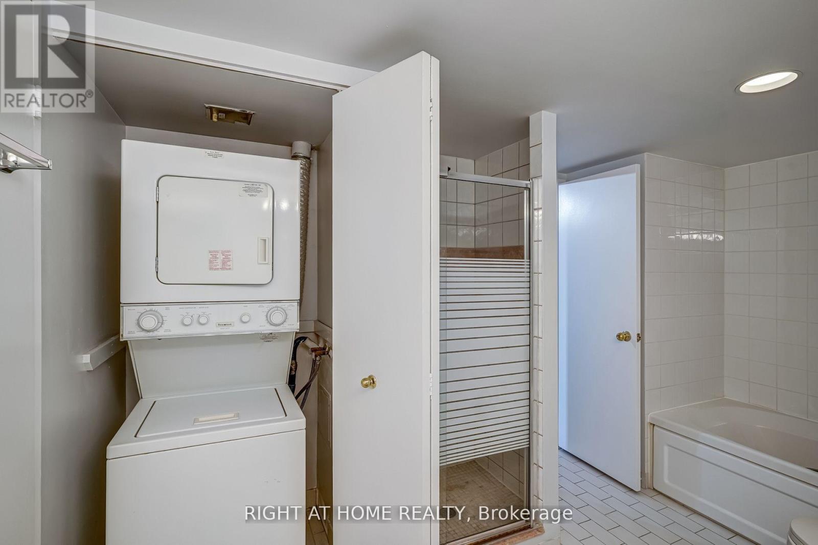 2702 - 44 St Joseph Street, Toronto, Ontario  M4Y 2W4 - Photo 2 - C13477460