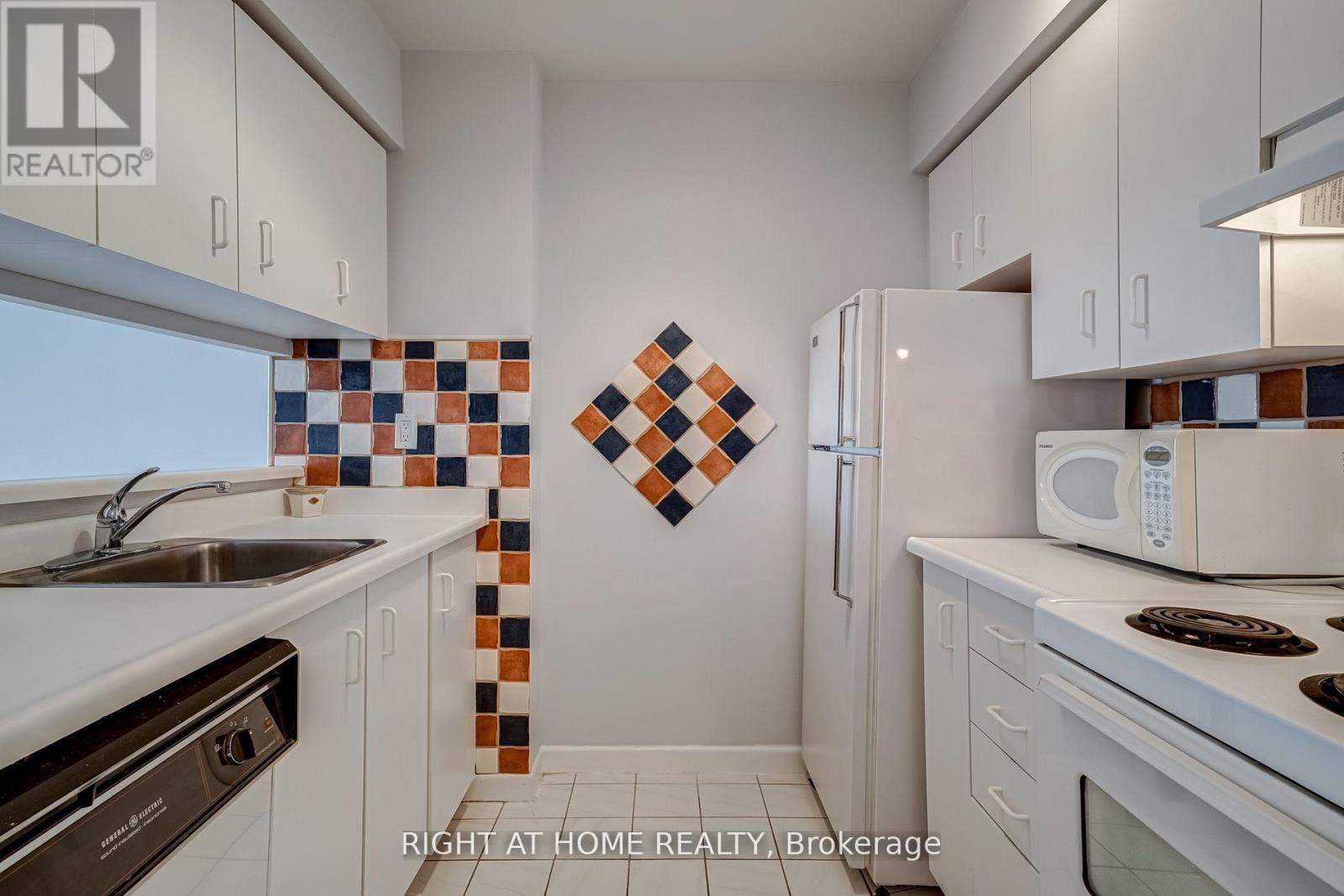 2702 - 44 St Joseph Street, Toronto, Ontario  M4Y 2W4 - Photo 4 - C13477460