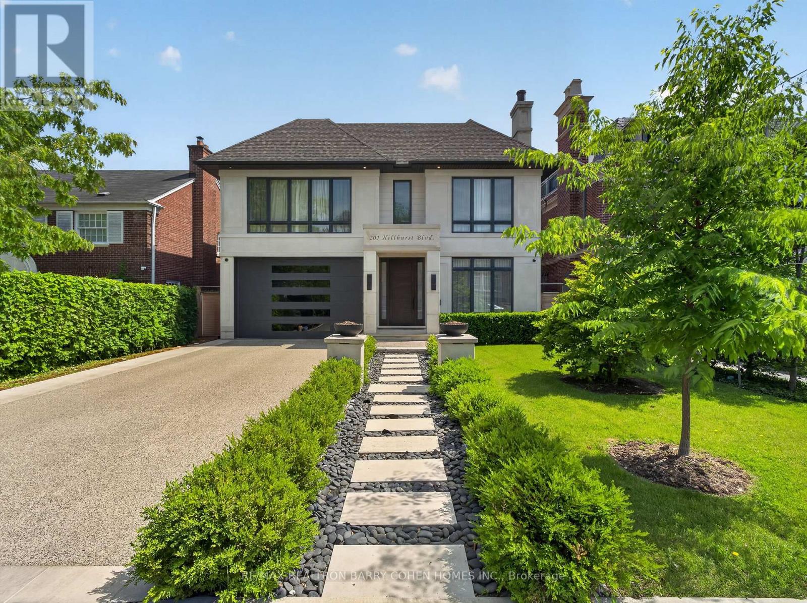 201 HILLHURST BOULEVARD, Toronto, Ontario