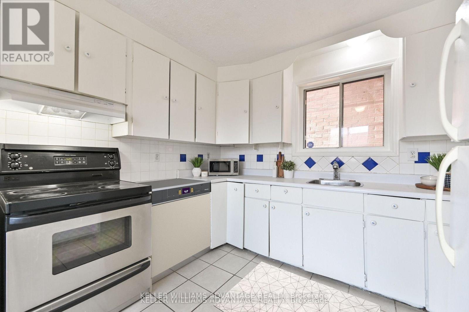 201 Linden Avenue, Toronto, Ontario  M1K 3J1 - Photo 8 - E13477402