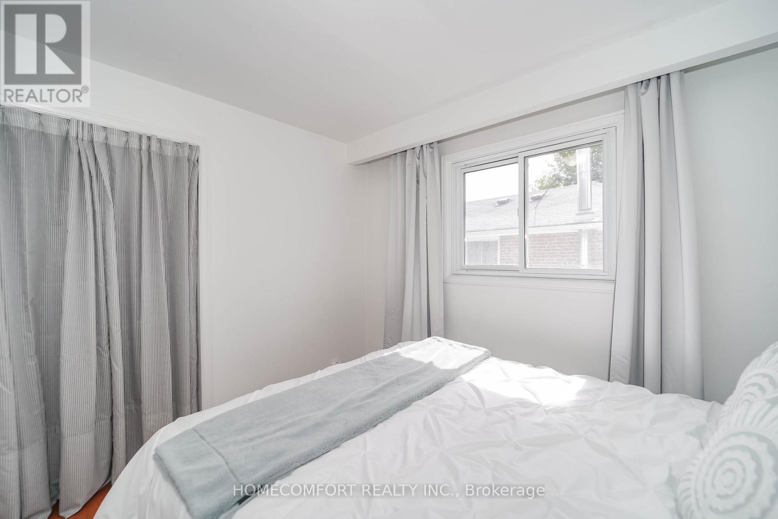 8 Topaz Gate, Toronto, Ontario  M2M 2Z7 - Photo 7 - C13459342