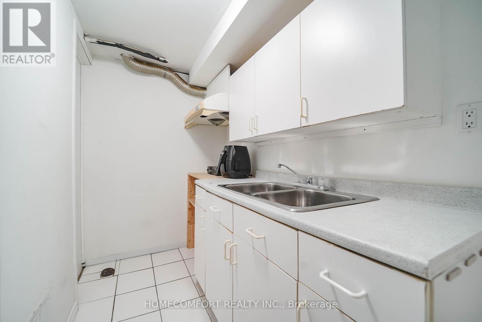 8 Topaz Gate, Toronto, Ontario  M2M 2Z7 - Photo 37 - C13459342