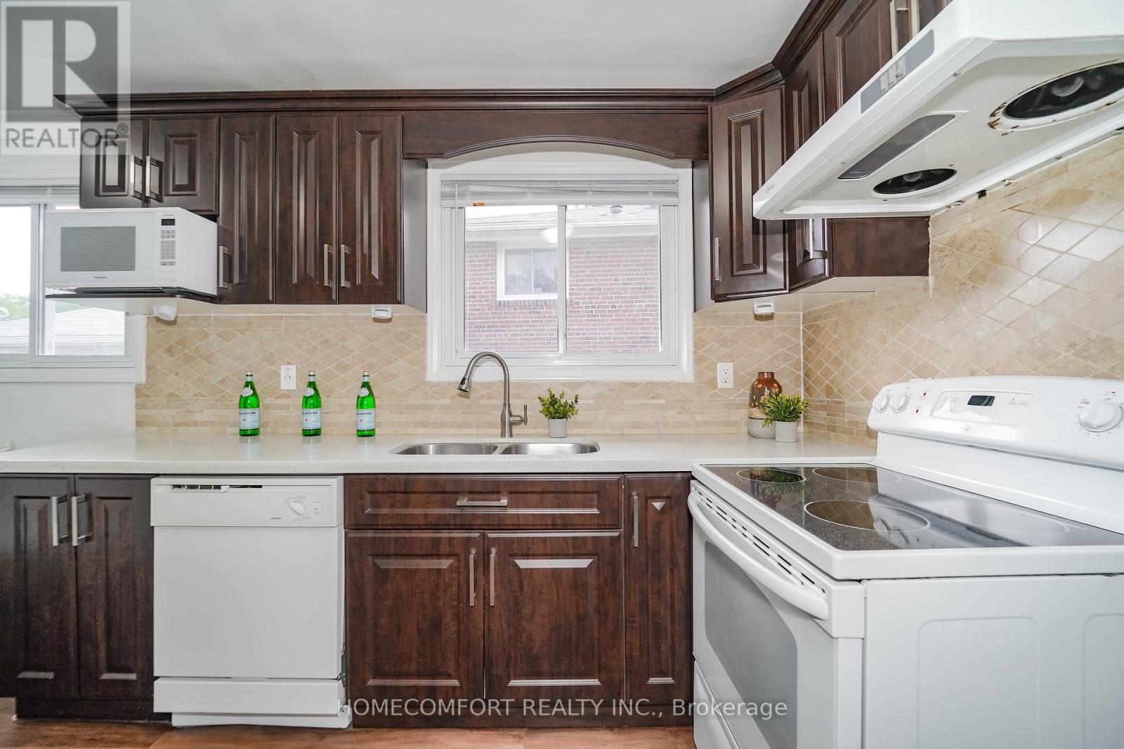 8 Topaz Gate, Toronto, Ontario  M2M 2Z7 - Photo 8 - C13459342