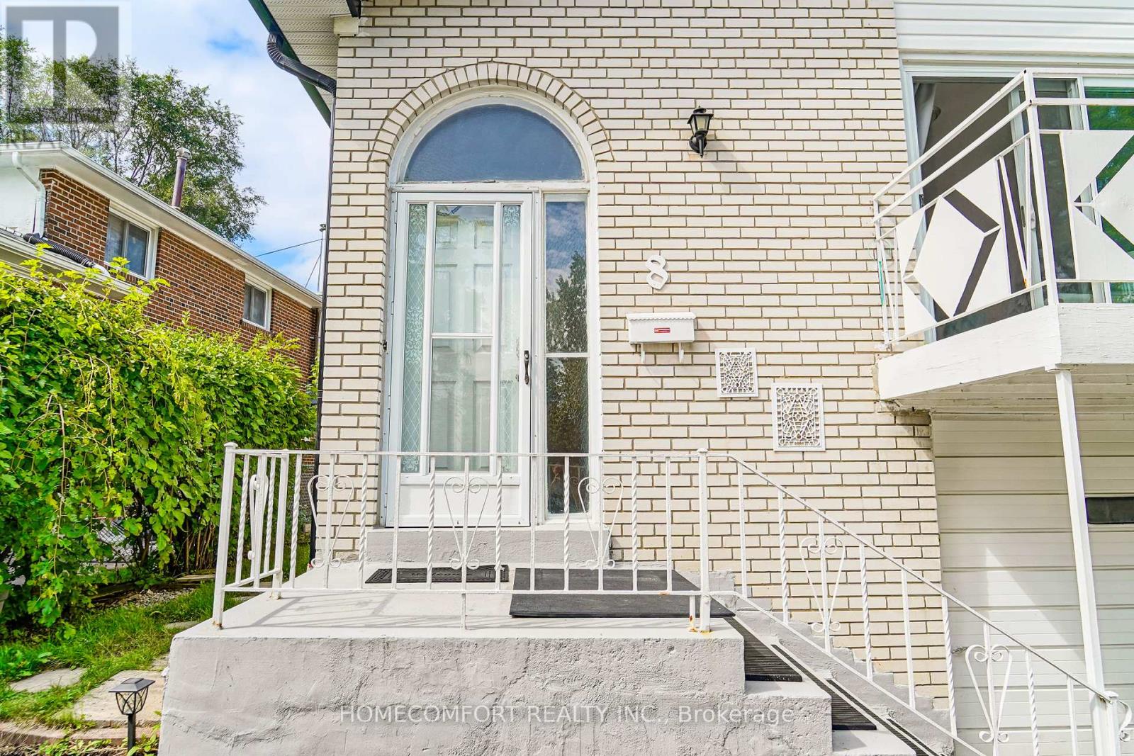 8 Topaz Gate, Toronto, Ontario  M2M 2Z7 - Photo 2 - C13459342