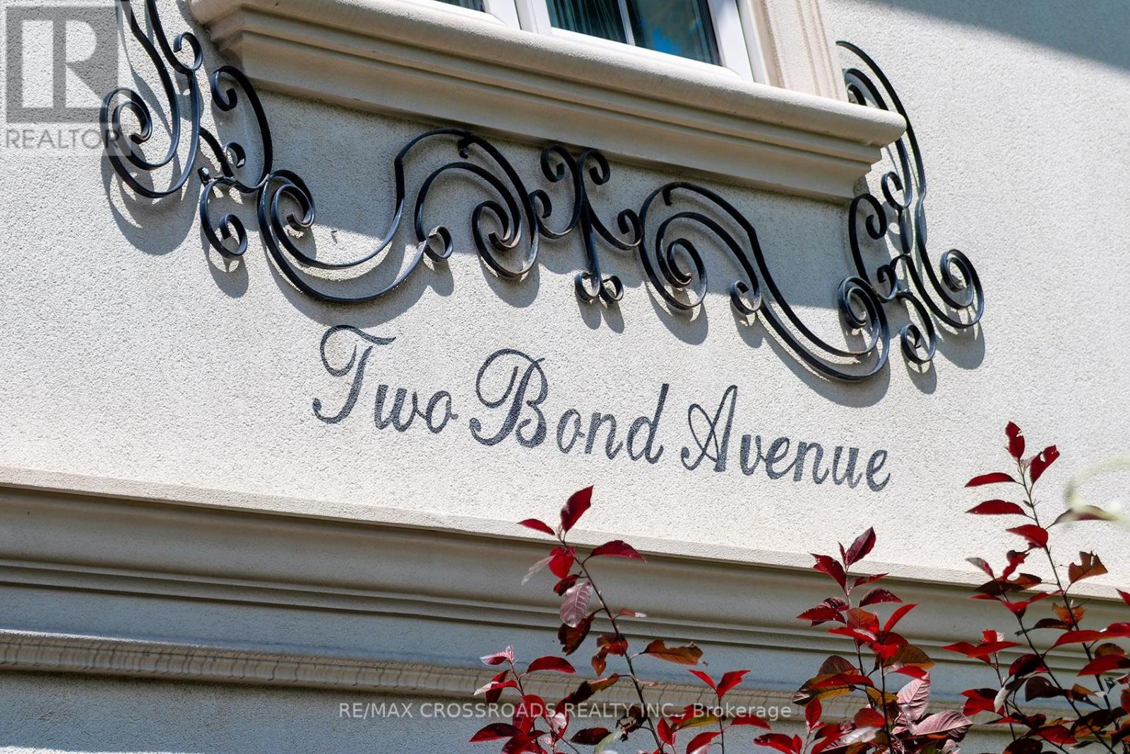 2 Bond Avenue, Toronto, Ontario  M3B 1L8 - Photo 2 - C13474582