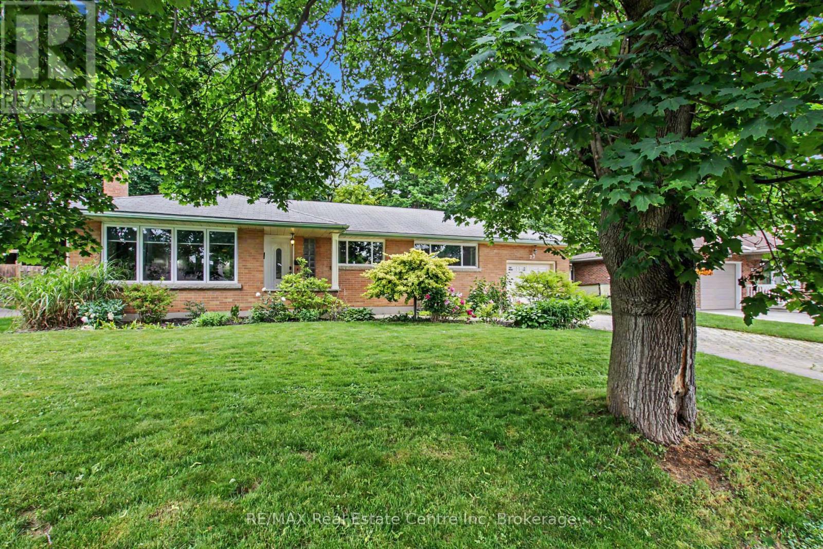 23 GLENBURNIE DRIVE, Guelph, Ontario