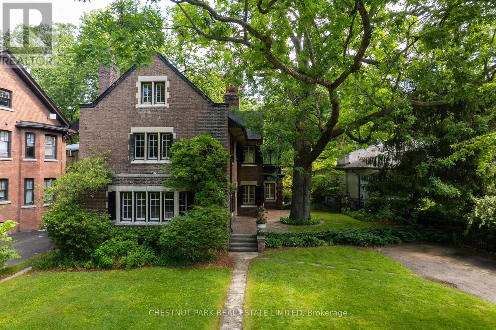 24 Castle Frank Crescent, Toronto, Ontario  M4W 3A3 - Photo 2 - C13476194