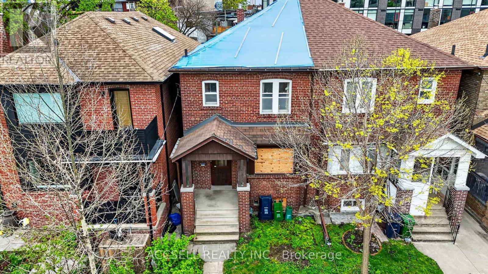 Little Portugal House for sale: 3 bedroom 1,100 sq.ft. (Listed 2026-06-22)